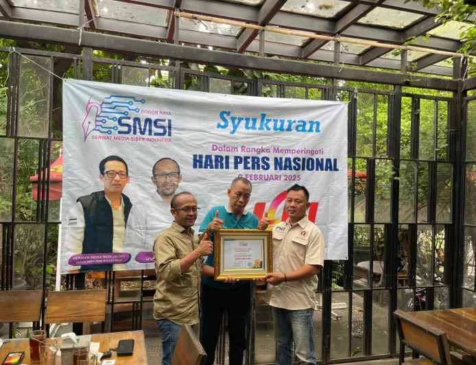 Momen HPN 2025, Ceklissatu Terima Sertifikat Peningkatan Grade A dari  SMSI Jabar 