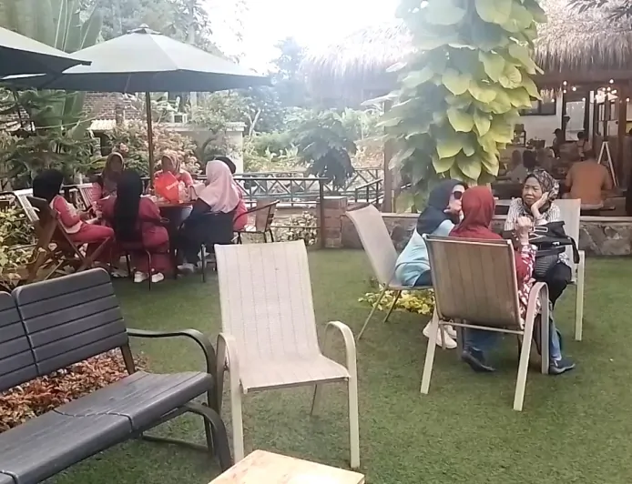 Jelang Ramadan, Warga Jabodetabek Cucurak di Teras Leweng Awi