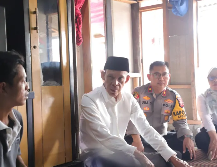 Kunjungi Korban Hanyut di Sukajaya, Wakil Bupati Bogor Jaro Ade Sampaikan Ini