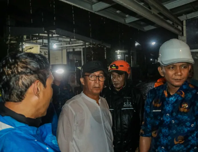 Dua Lansia Selamat dari Longsor di Rangga Mekar