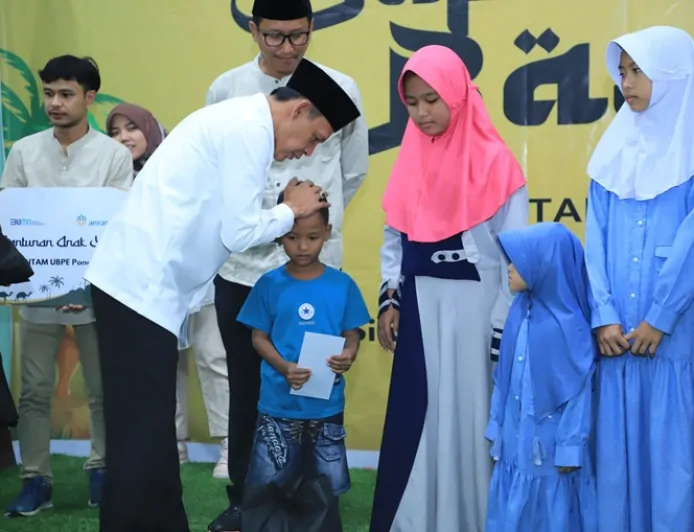 Safari Ramadan di Kecamatan Nanggung, Wabup Bogor Jaro Ade Berikan Santunan kepada Anak Yatim Piatu