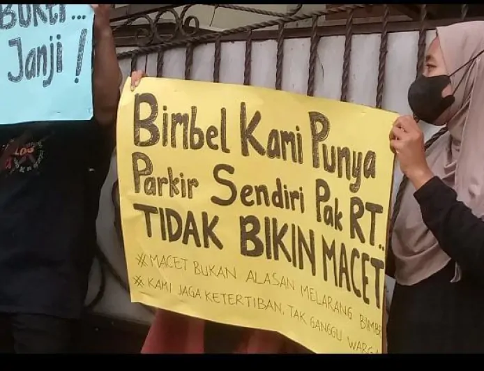 Jadi Mata Pencaharian, Puluhan Pegawai Bimbel di Bogor Geruduk Rumah Ketua RT