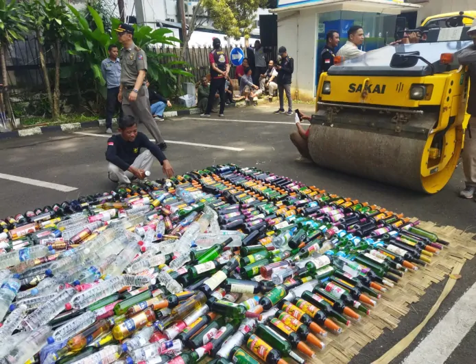 Pemkot Bogor Musnahkan 1.792 Botol Miras Hasil Penertiban Ramadan