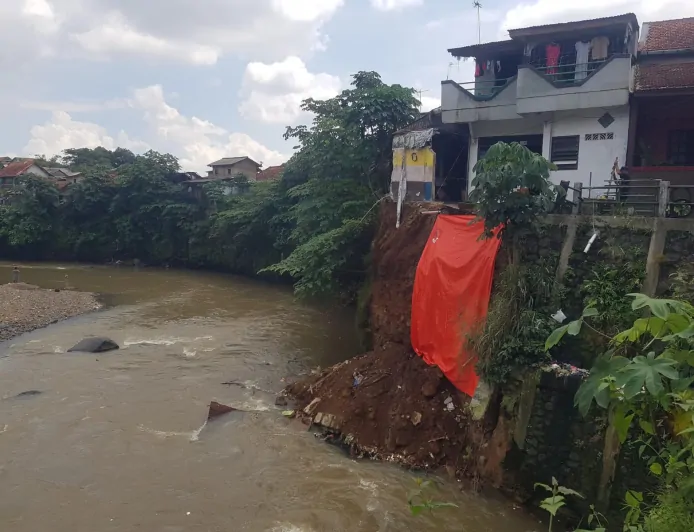 Longsor di Paledang, BPBD Kota Bogor Sebut Akibat Tergerus Aliran Sungai Cisadane 