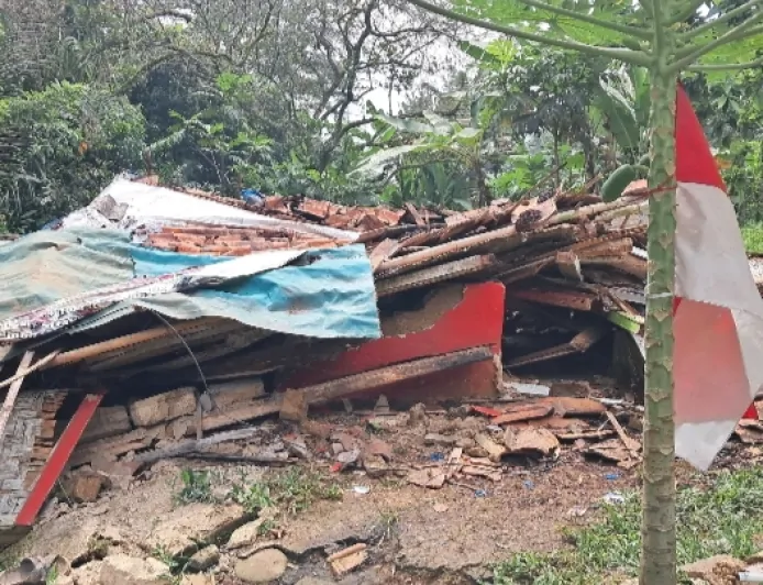 Belum Tersentuh Bantuan, Rumah Warga Mekarsari Kecamatan Rancabungur Roboh Dimakan Usia