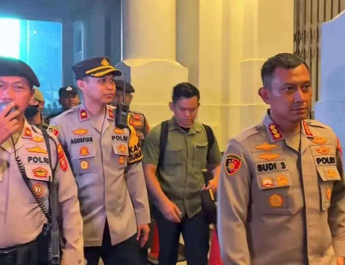 Polrestabes dan Satpol PP Kota Bandung Sosialisasikan Pemberlakuan Jam Malam Bagi Pelajar