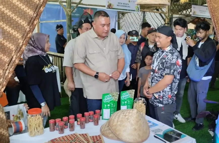 Bupati Kunjungi Desa Wisata 2.webp