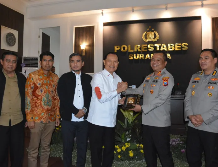 Jaga Marwah DPR RI, MKD Terus Sosialisasikan Kode Etik dan Aturan Penggunaan TNKB Khusus ke Polrestabes Surabaya