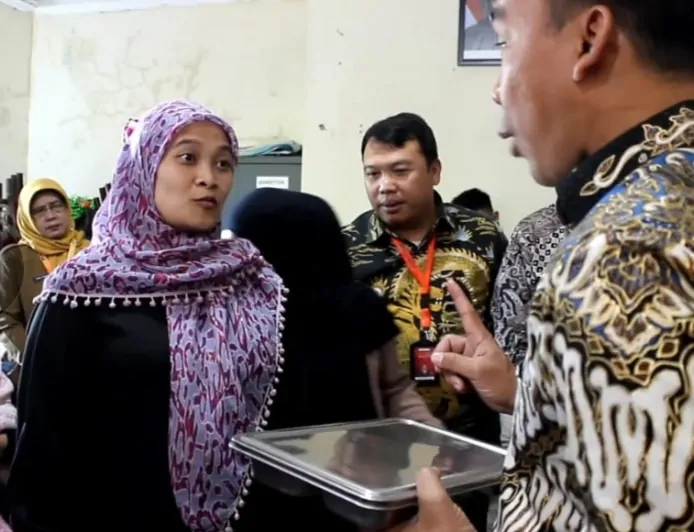 Menteri Wihaji Cek Langsung Penyaluran Makanan Bergizi Gratis Bagi Ibu Hamil dan Balita di Sukasari Bandung