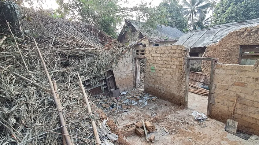 Rumah Roboh 2.webp