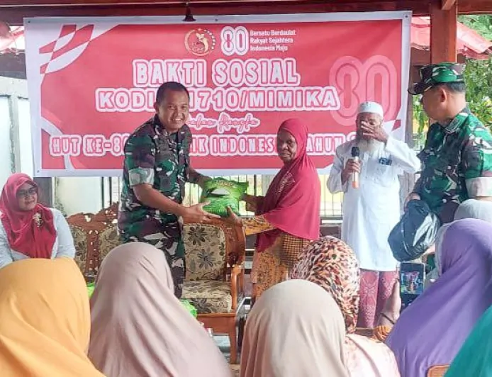 Sambut HUT RI Ke-80, Kodim 1710/Mimika Gelar Bakti Sosial Bagi Sembako Kepada Kaum Dhuafa dan Mualaf