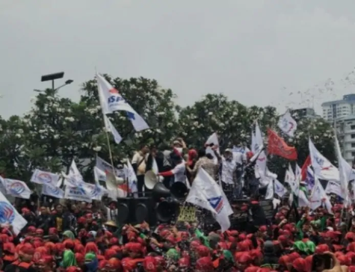 Hari Ini Ribuan Buruh Gelar Aksi di Gedung DPR RI, Berikut Ini Sejumlah Tuntutan yang Disampaikan