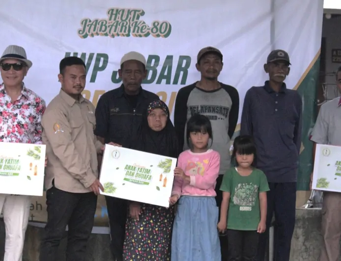 Kolaborasi Ikatan Wartawan Parlemen dan Rumah Zakat, Rayakan HUT ke-80 Jabar dengan Berbagi