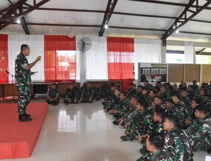 Dandim 1710/Mimika Dorong Prajurit Tingkatkan Disiplin dan Profesionalisme Lewat Jam Komandan