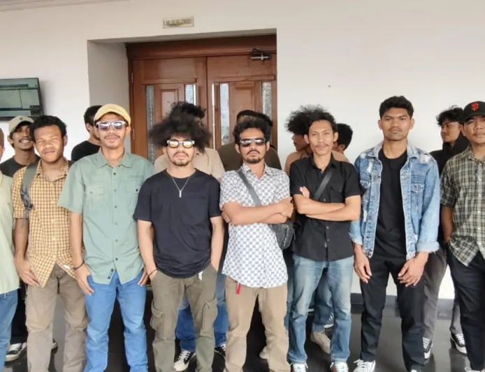 Tolak Dugaan Kriminalisasi terhadap Karyawan WKM, Sejumlah Aktivis Maluku Utara Pantau Sidang di PN Jakpus   