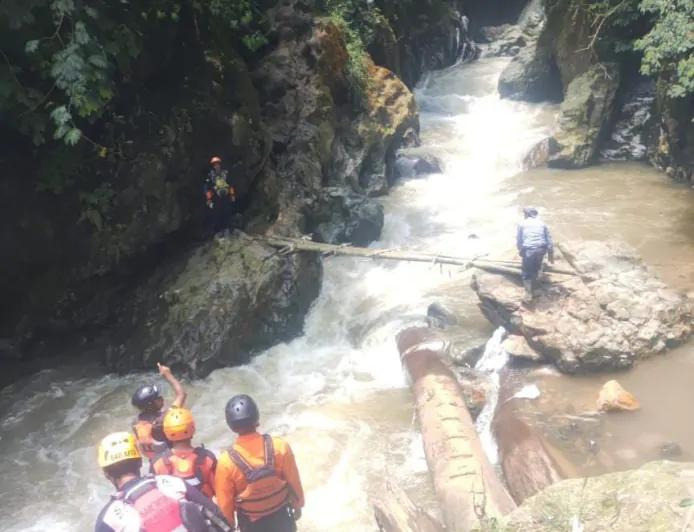 Hingga Senin Sore, Jasad Warga yang Hanyut di Sungai Cikaniki Belum Ditemukan