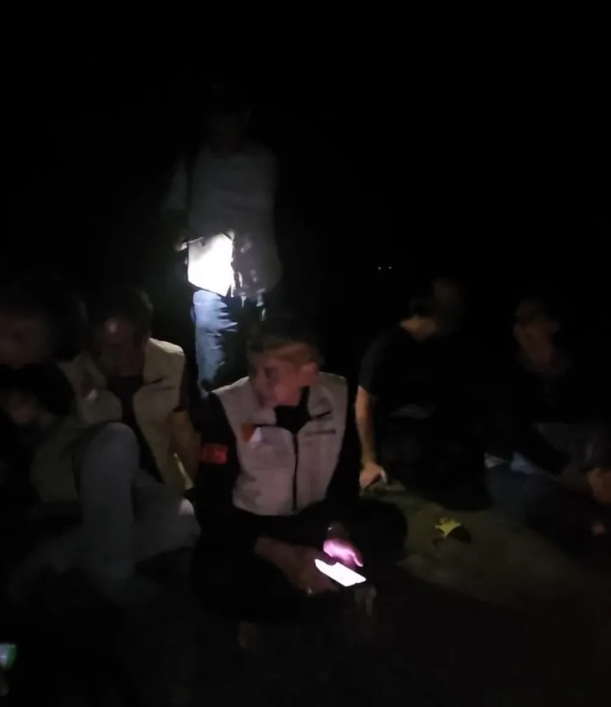 ritual-teras-5-gunung-padang.webp