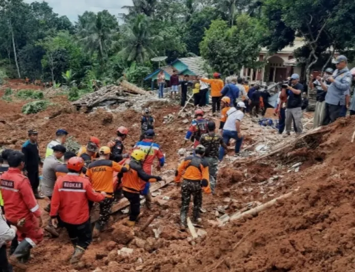 Operasi Pencarian Korban Longsor di Desa Cibeunying Cilacap Terus Berlanjut, Tim SAR Tambah Alat Berat