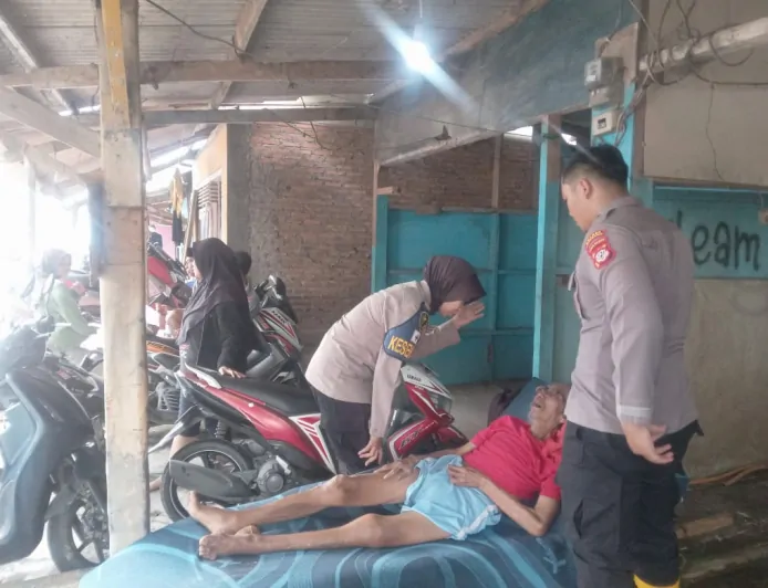 Polri Hadirkan Randurlap dan Patroli Kesehatan Door to Door untuk Korban Banjir Karawang