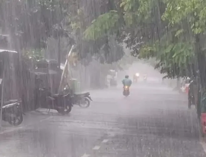 Berikut Ini Daerah di Indonesia Berpotensi Hujan Lebat hingga Angin Kencang