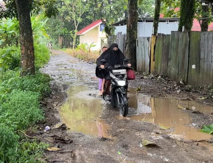 Jalan Rusak Dekat Kantor Bupati Bogor Tak Kunjung Diperbaiki, Warga Pakansari Keluhkan Bolak-balik Bengkel
