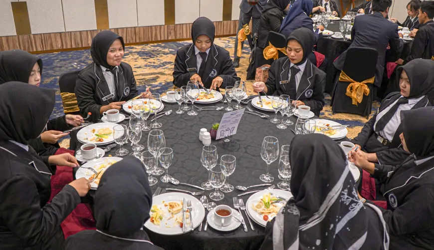 table Manner 2.webp