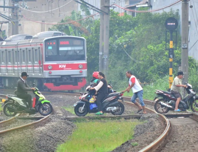 Perlintasan Kereta Tanpa Palang Disorot, Polisi Segera Gelar Perkara Tabrakan Maut di Bekasi
