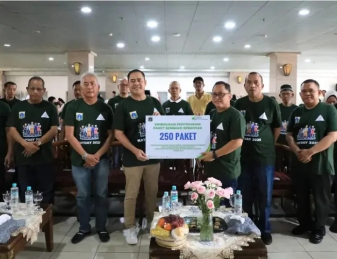 BPJS Ketenagakerjaan Salurkan 250 Paket Sembako dalam Peringatan May Day di Jakarta Selatan
