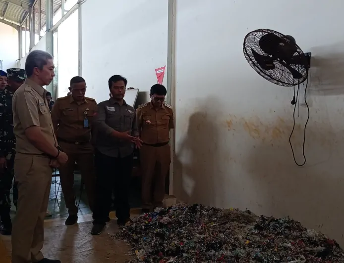 Tinjau TPS3R Mekar Mandiri di Mekarwangi Bogor, Dedie Rachim: Hasil Pengolahan Sampah Memberi Manfaat Langsung