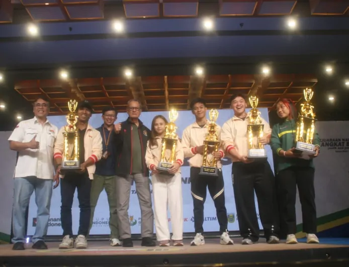 Raihan Adesta Putra dan Arsya Dewi Saputera The Best Lifter Remaja di Kejurnas Angkat Besi Remaja dan Yunior Pupuk Indonesia 2026