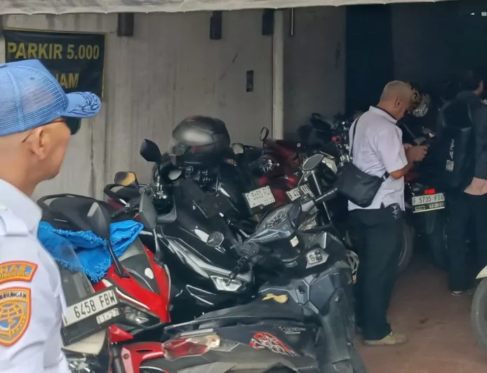 Sidak Parkir Motor di Jalan Mayor Oking Bogor, Jenal Mutaqin Temukan Potensi Pajak yang Hilang
