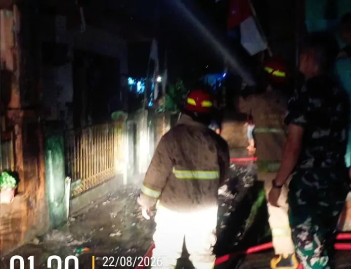 Dini Hari Mencekam, Rumah Dua Lantai di Sukaraja Terbakar Diduga Gara-Gara Handphone Dicas